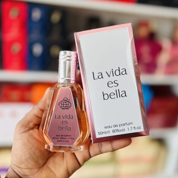 عطر زنانه لانکوم لا ویه است بله فراگرنس ورد (Fragrance World La Vida Es Bella)