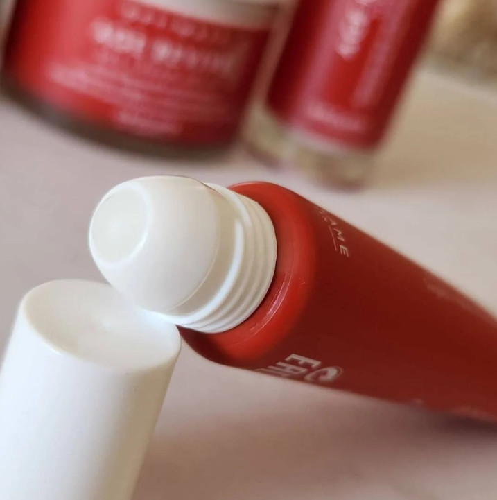 کرم دور چشم ضد پیری اوریفلیم مدل AGE REVIVE کرم دور چشم ضد پیری اوریفلیم مدل AGE REVIVE